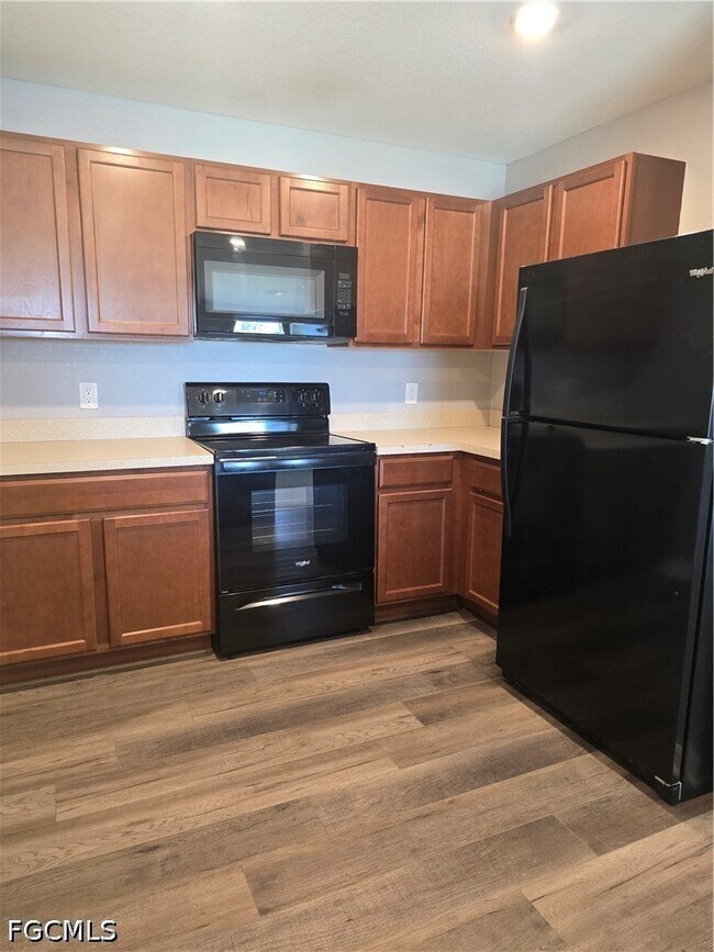 Building Photo - 2122 NE 13th Pl