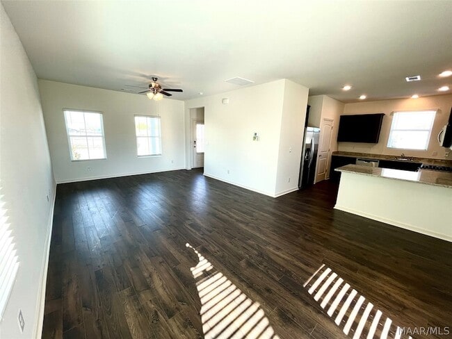 Building Photo - 5066 Pike Lp