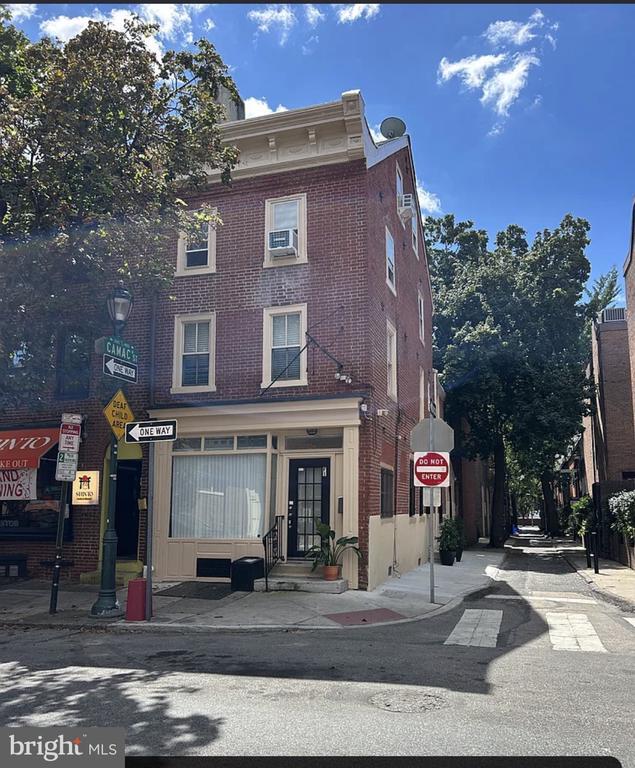 Building Photo - 1220 Pine St