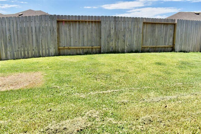 Building Photo - 1811 Legacy Hills Dr