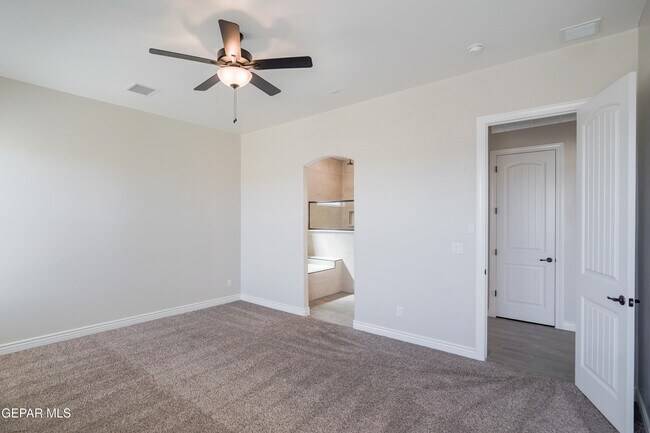 Building Photo - 13368 Emerald Glass Dr
