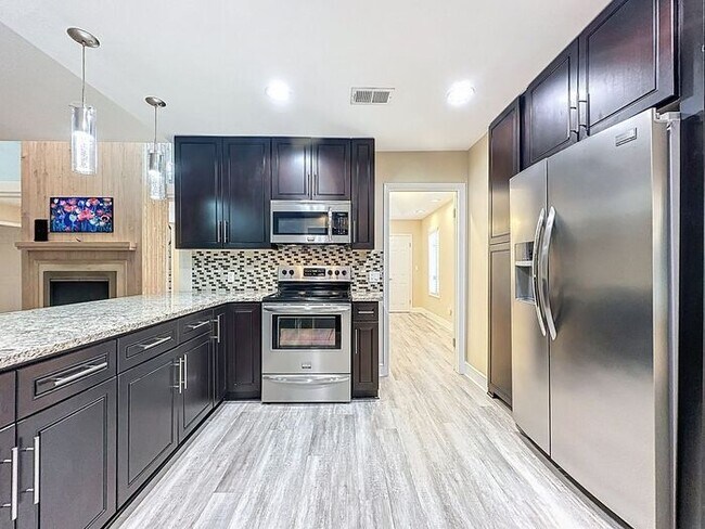 Building Photo - Exquisite Lake County Home with Lake Harris Views