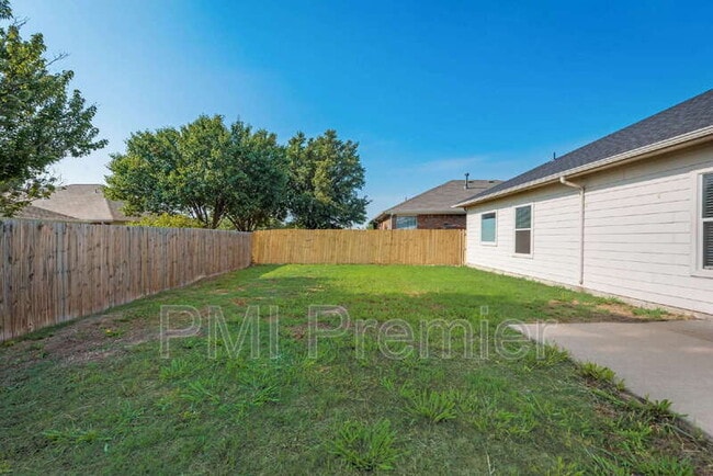 Building Photo - 5832 Center Ridge Dr