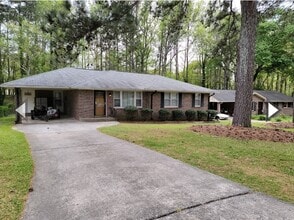 Building Photo - 2965 Bobolink Dr