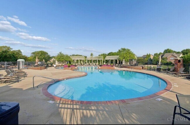 Building Photo - MAINEVILLE - Open concept 2 bed 2 bath condo