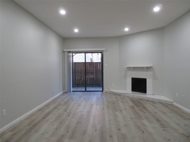 Building Photo - 9707 Richmond Ave.