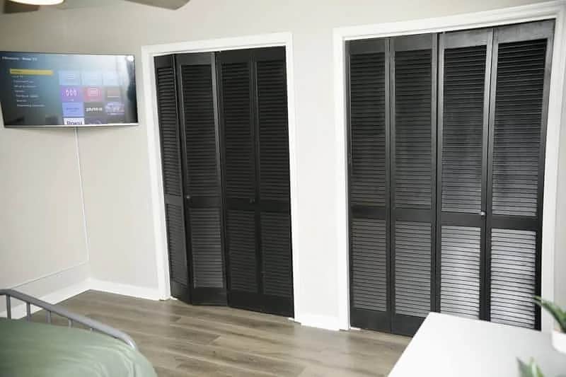 Building Photo - Room in Condo on Forest View Dr