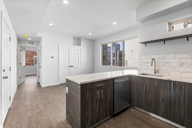 Building Photo - 917 N 15th St