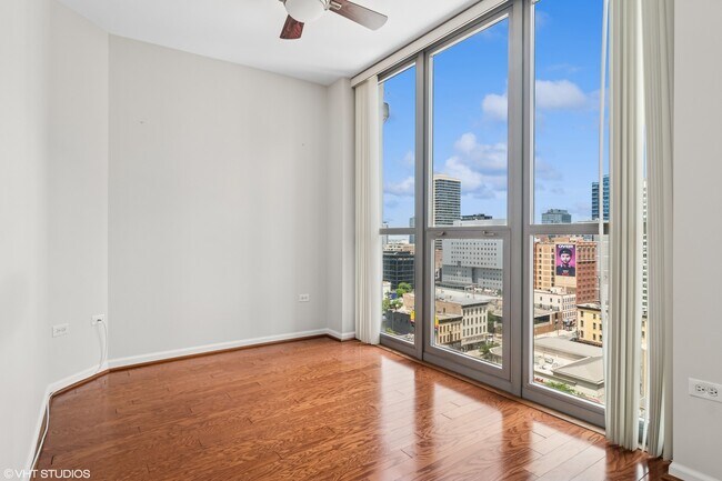 Building Photo - 600 N Dearborn St