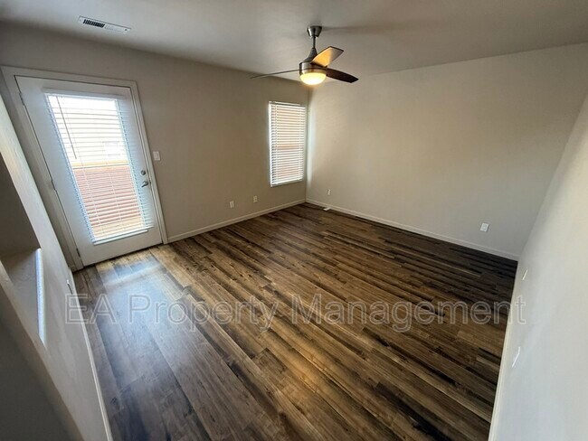Building Photo - 927 Tieran Ct NE
