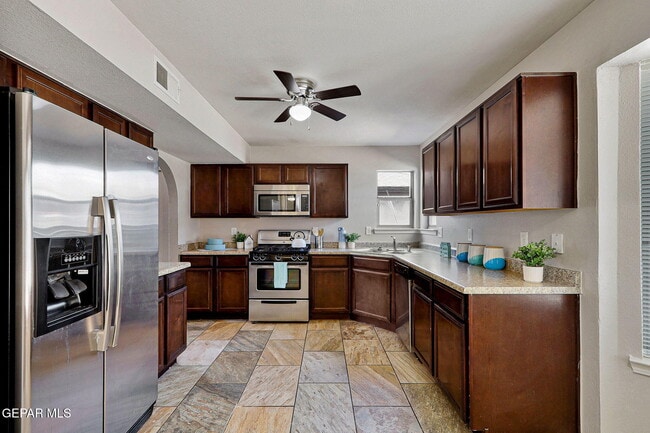 Building Photo - 1290 Hidden Bend Pl