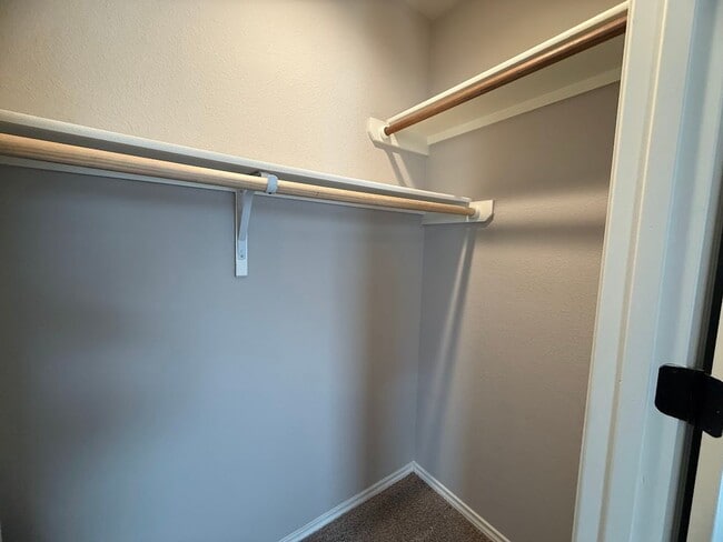 Building Photo - Quick access Ft. Sam, Randolph, and the airport