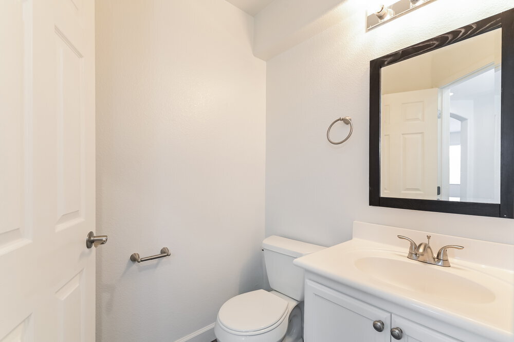 Building Photo - 978 Medina De Leon Ave