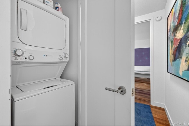 Building Photo - 10 City Pl