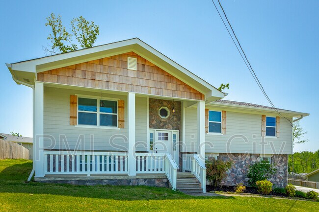 Building Photo - 8128 Fallen Maple Dr