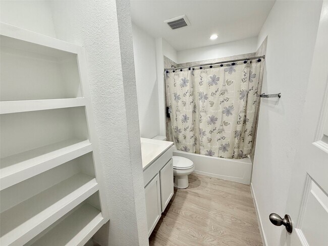 Building Photo - 31611 Farlam Farms Trl