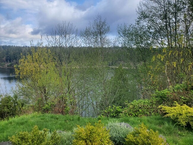 Building Photo - Beautiful home over the Hammersley Inlet