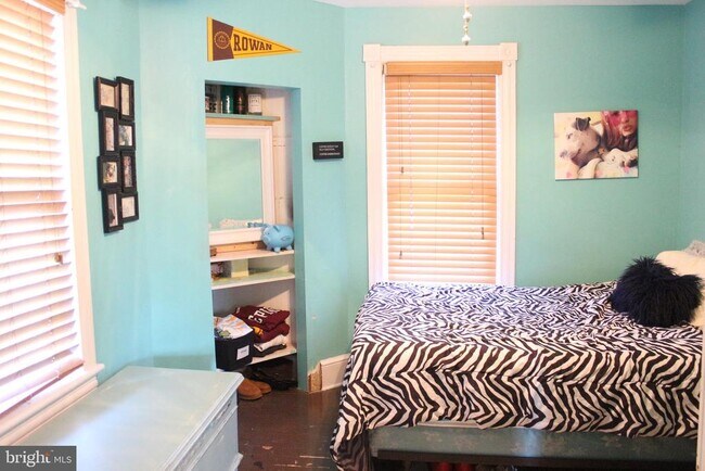 Building Photo - 217 Villanova Rd