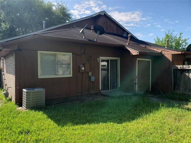 Building Photo - Beautiful 4 Bedroom Home in Houston / Nice Backyard