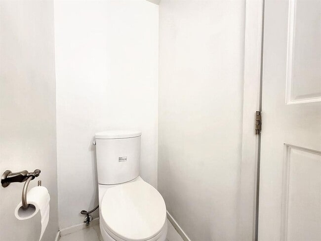 Building Photo - Cozy 3 Bed, 1.5 Bath Rental with Garage an...