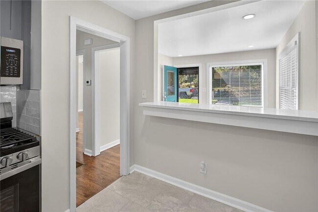 Building Photo - 475 Center Hill Ave NW