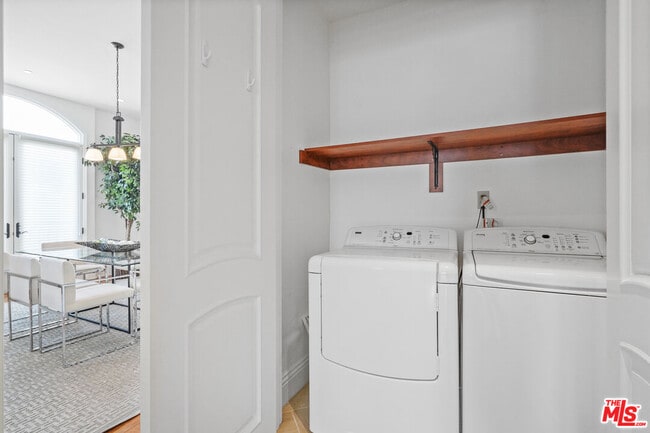 Building Photo - 420 S Hamel Rd