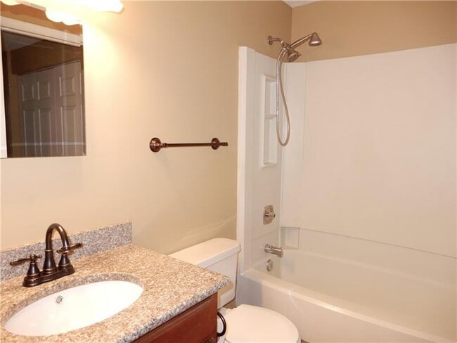 Building Photo - 280 Quail Run Rd