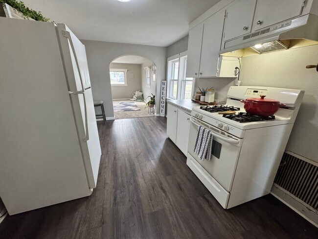 Building Photo - 2 bed, 1 bath home for rent in Waterloo