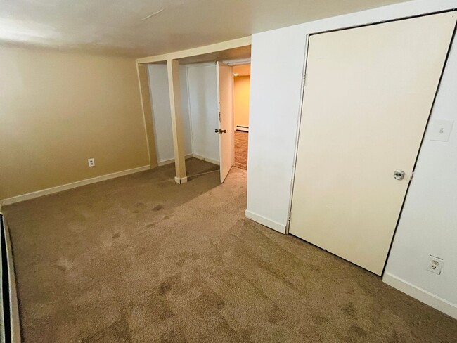 Building Photo - 3 bedroom 2 bathroom house