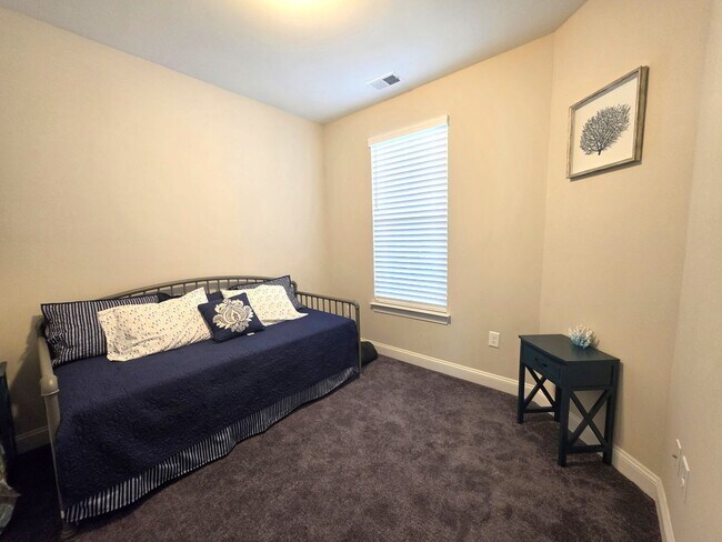 Building Photo - 150 Ella Kinley Cir
