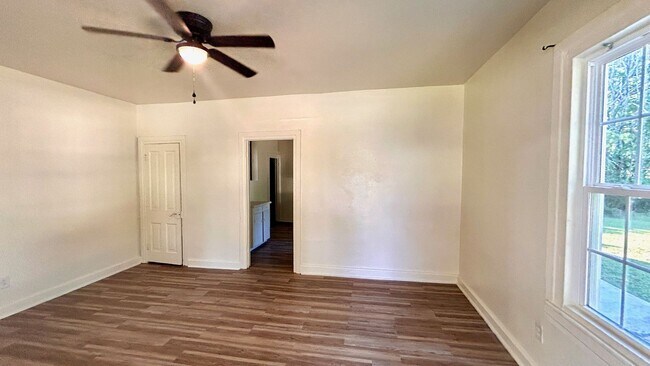 Building Photo - Hillside Ave #115