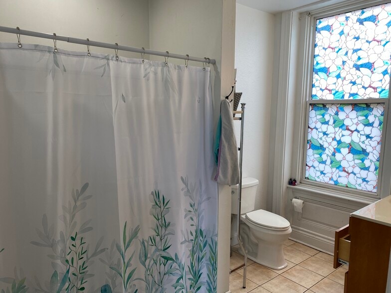 Building Photo - 2226 Jane St