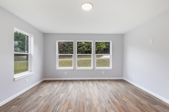 Building Photo - 6900 Seaver Dr NW