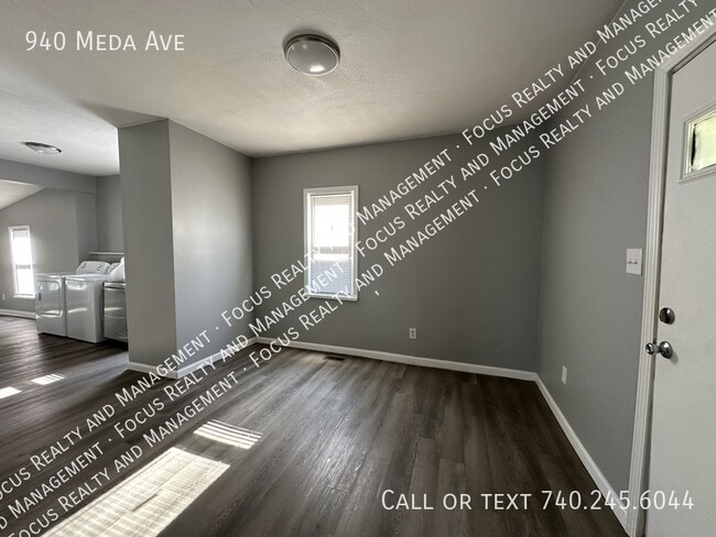 Building Photo - 940 Meda Ave