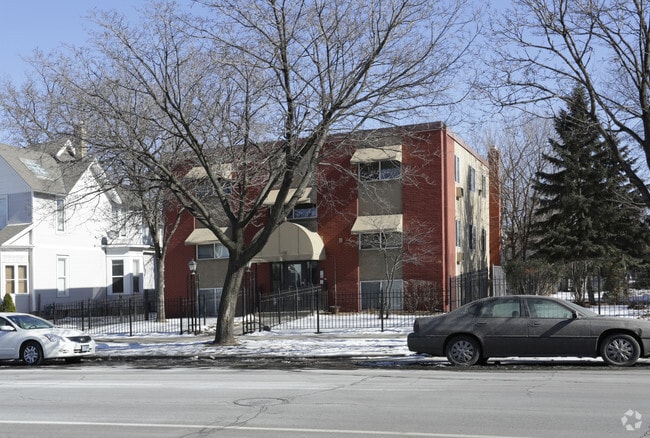 Building Photo - 2217 Portland Ave S