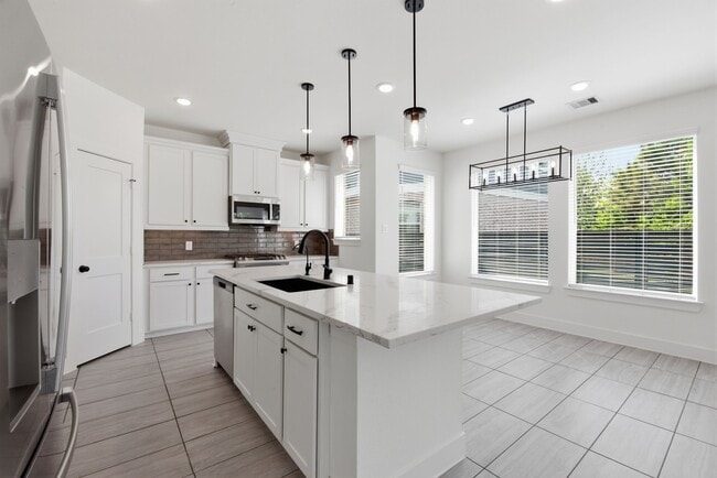 Building Photo - 15155 Colorado Bnd Pk Dr