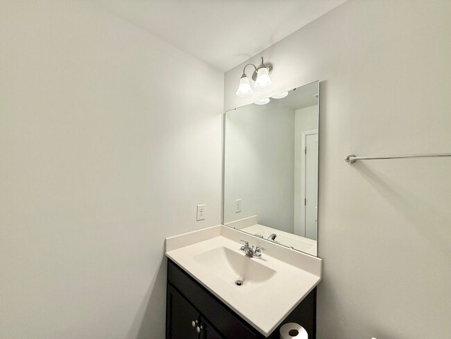 Building Photo - Stunning 3BD, 3.5BA Raleigh Townhome in the Desirable 5401 North Community Within Walking Distanc...