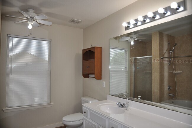 Building Photo - 20734 Settlers Lake Cir N