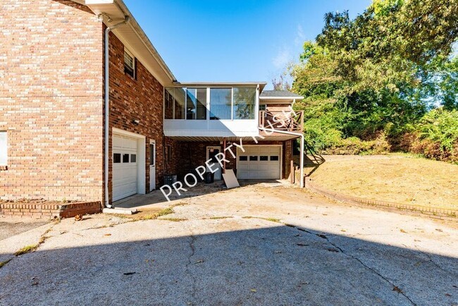 Building Photo - 3637 Missionaire Ave
