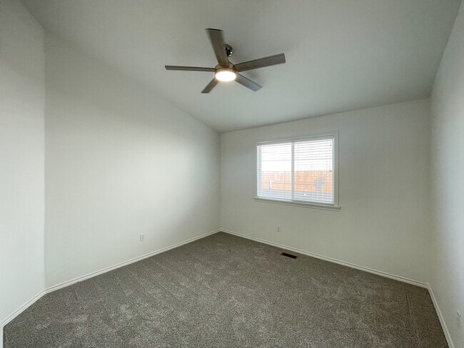 Building Photo - 10826 Hackberry St