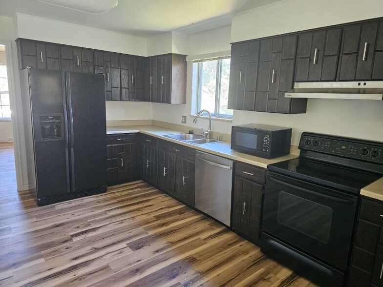 Building Photo - 2046 S Newark Way