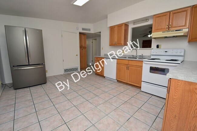 Building Photo - 3 Bed 2 Bath Midtown Duplex with Covered Parking & Storage