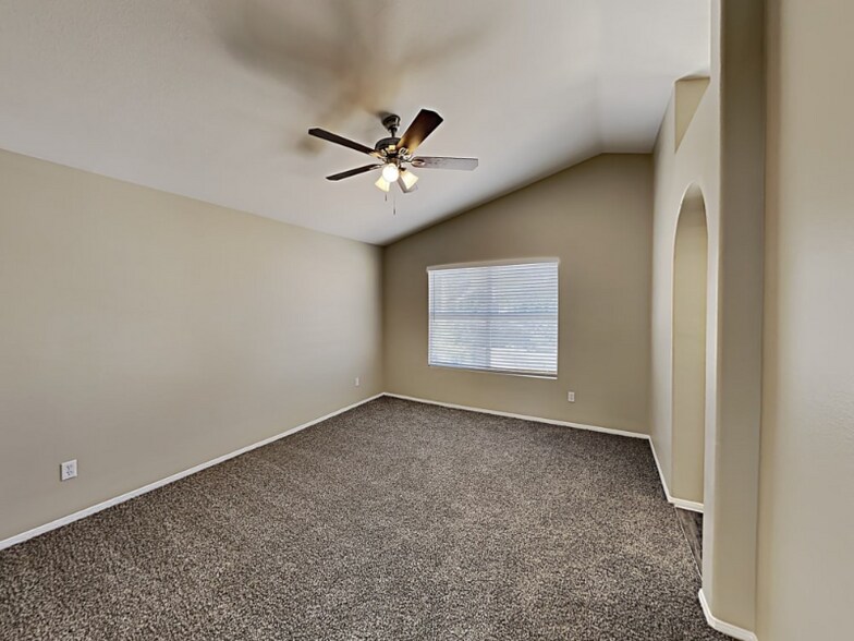 Building Photo - 5724 Pebble Rock Dr