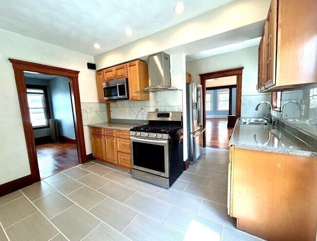 Building Photo - 41 Dunbar Ave