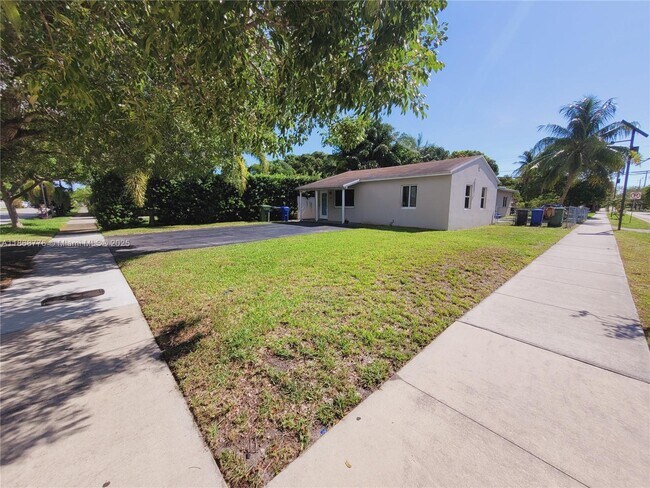 Building Photo - 1500 NW 6th Ave