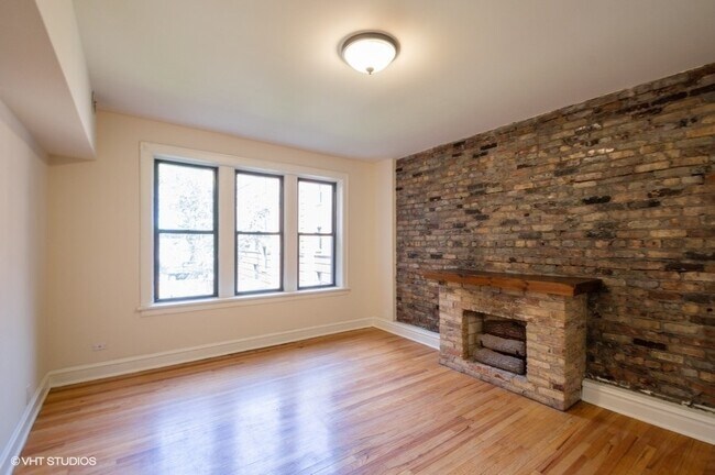 Building Photo - 3511 N Racine Ave