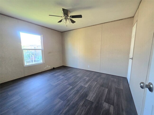 Building Photo - 219 Zinn Dr