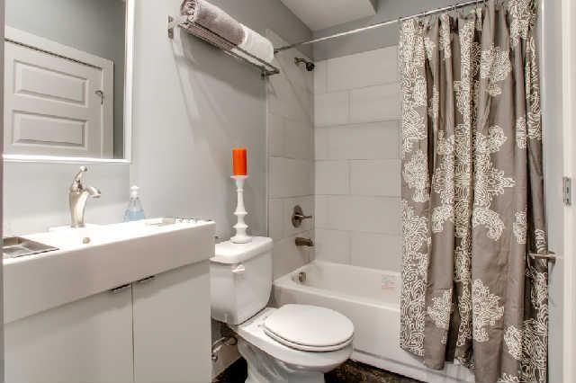 Building Photo - **NOW AVAILABLE!!  Modern 3 Bed, 2 Bath Ho...