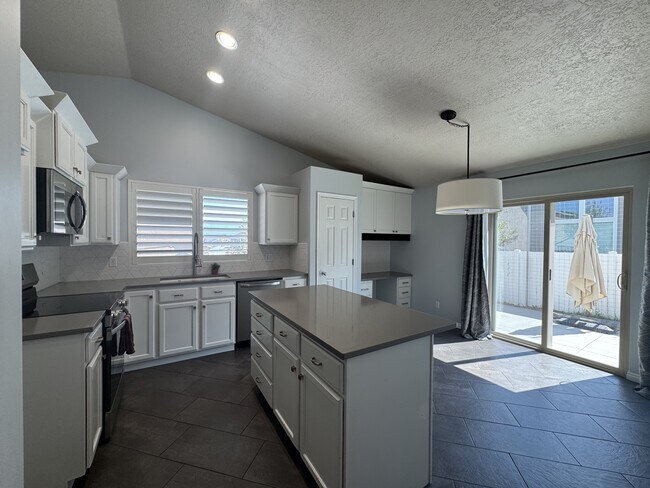 Building Photo - 4931 W Berry Creek Dr