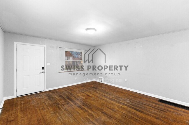 Building Photo - 386 S Napoleon Ave